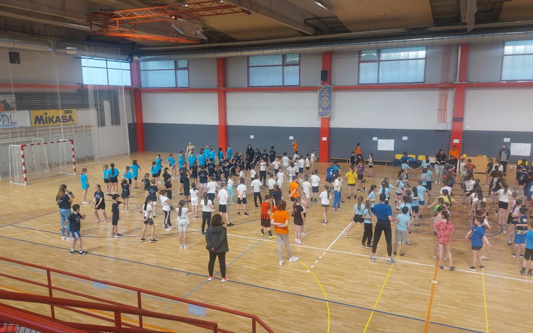 Na Škofijah uspešno izvedeno prvo občinsko tekmovanje v igri med dvema ognjema
