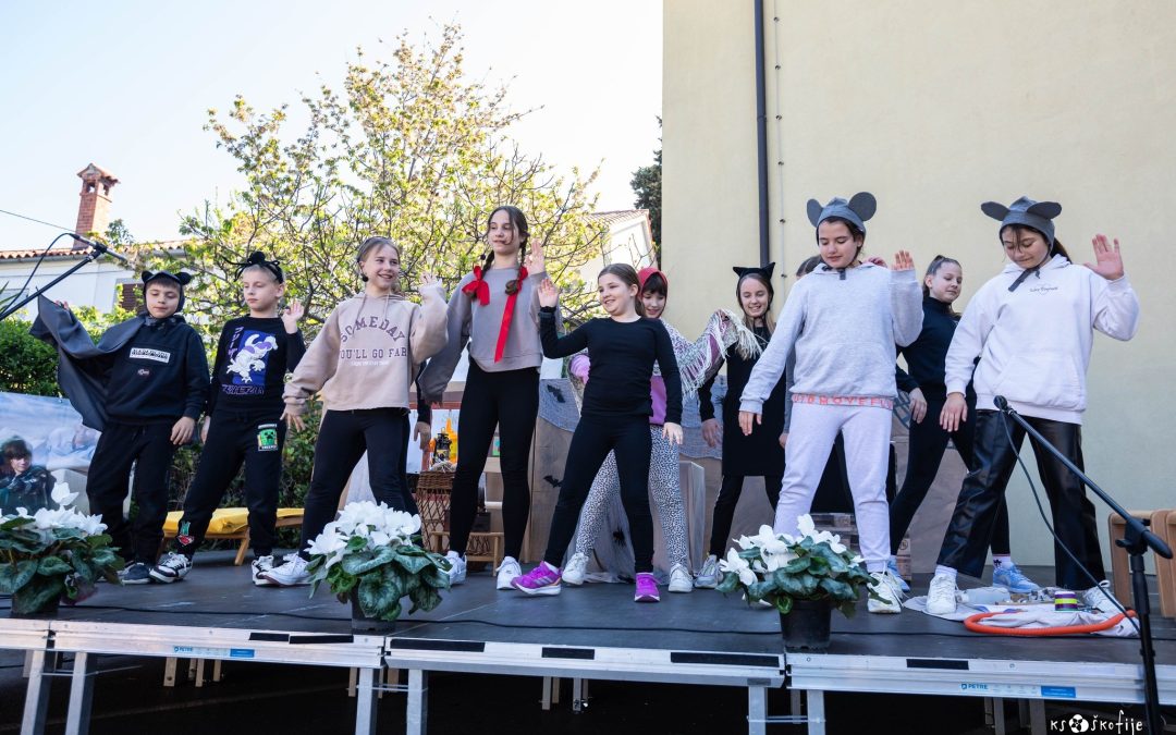 Učenci s Škofij nastopili na Špargljadi